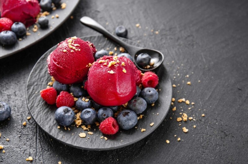 Glace au yaourt et aux fruits rouges