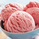 Glace protéinée à la fraise avec le Ninja Creami Deluxe