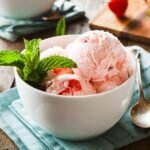 Glace fraise protéinée avec le Ninja Creami Deluxe
