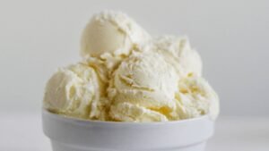 Glace yaourt grec Ninja Creami faible en calories avec le Ninja Creami Deluxe