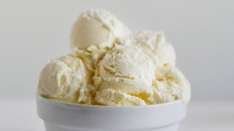 Glace yaourt grec Ninja Creami faible en calories avec le Ninja Creami Deluxe