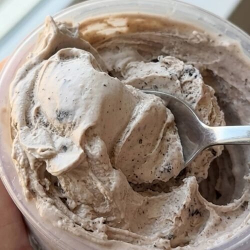 Glace sundae Oreo protéinée au Ninja Creami Deluxe